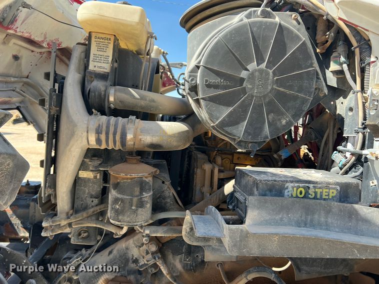 image for item DO8736 2002 Sterling L9500  hydrovac truck