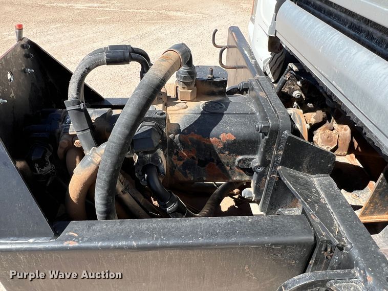 image for item DO8736 2002 Sterling L9500  hydrovac truck