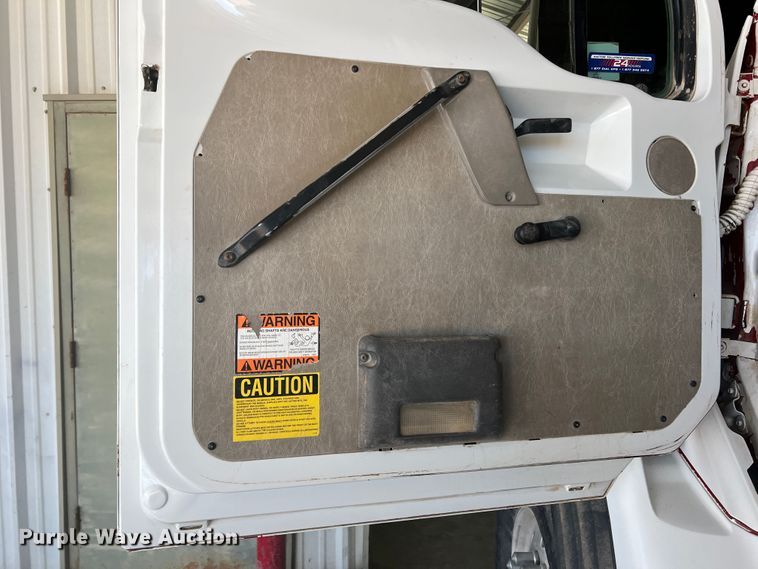 image for item DO8736 2002 Sterling L9500  hydrovac truck