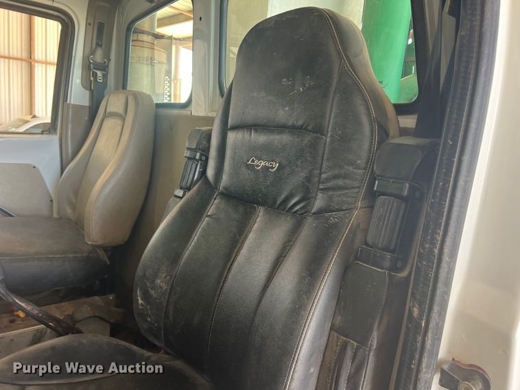 image for item DO8736 2002 Sterling L9500  hydrovac truck