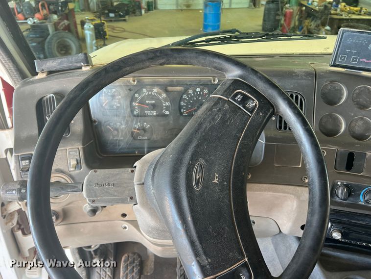 image for item DO8736 2002 Sterling L9500  hydrovac truck