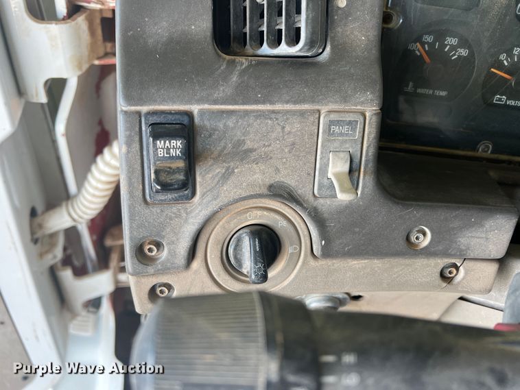 image for item DO8736 2002 Sterling L9500  hydrovac truck