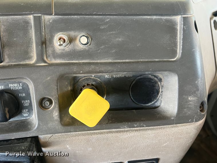 image for item DO8736 2002 Sterling L9500  hydrovac truck