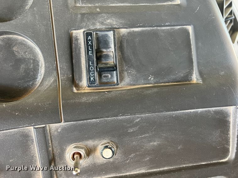 image for item DO8736 2002 Sterling L9500  hydrovac truck