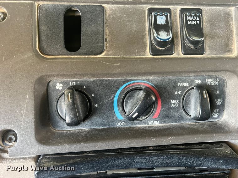 image for item DO8736 2002 Sterling L9500  hydrovac truck