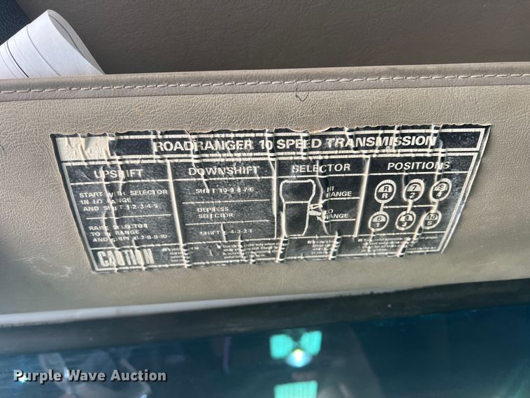 image for item DO8736 2002 Sterling L9500  hydrovac truck