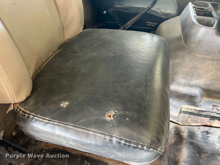 image for item DO8736 2002 Sterling L9500  hydrovac truck