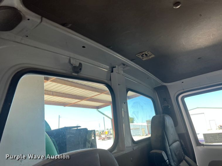 image for item DO8736 2002 Sterling L9500  hydrovac truck