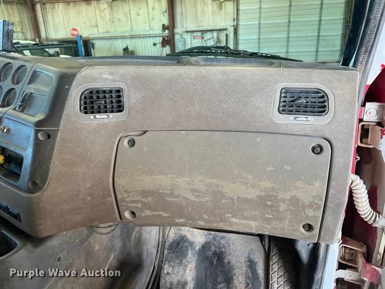 image for item DO8736 2002 Sterling L9500  hydrovac truck