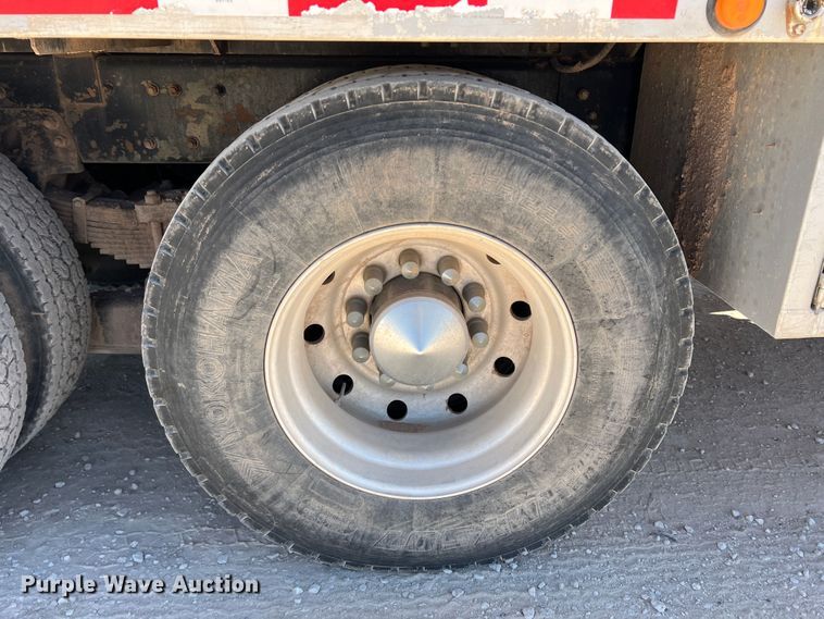 image for item DO8736 2002 Sterling L9500  hydrovac truck