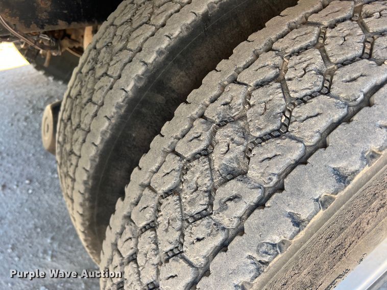 image for item DO8736 2002 Sterling L9500  hydrovac truck