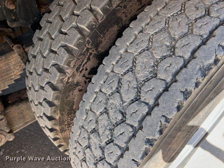 image for item DO8736 2002 Sterling L9500  hydrovac truck