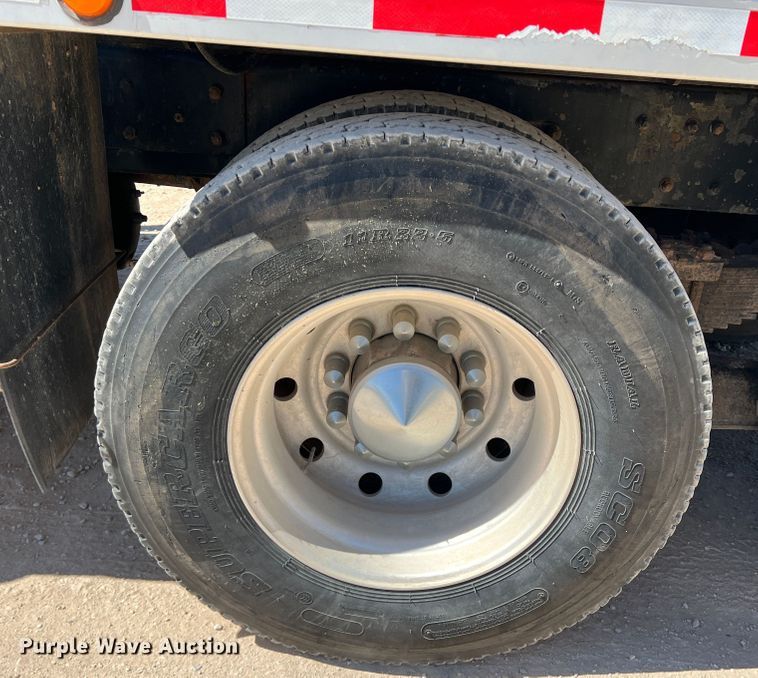 image for item DO8736 2002 Sterling L9500  hydrovac truck