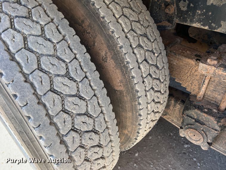 image for item DO8736 2002 Sterling L9500  hydrovac truck