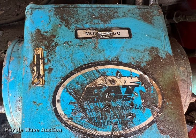 image for item DO8736 2002 Sterling L9500  hydrovac truck