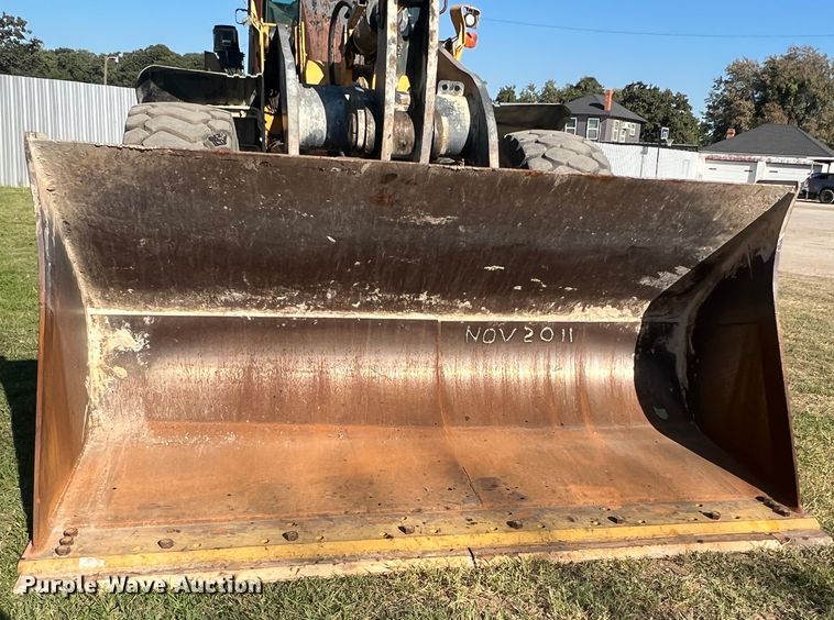 image for item DO8760 2006 John Deere 644J  wheel loader