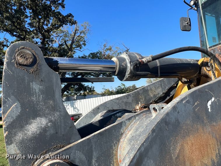 image for item DO8760 2006 John Deere 644J  wheel loader