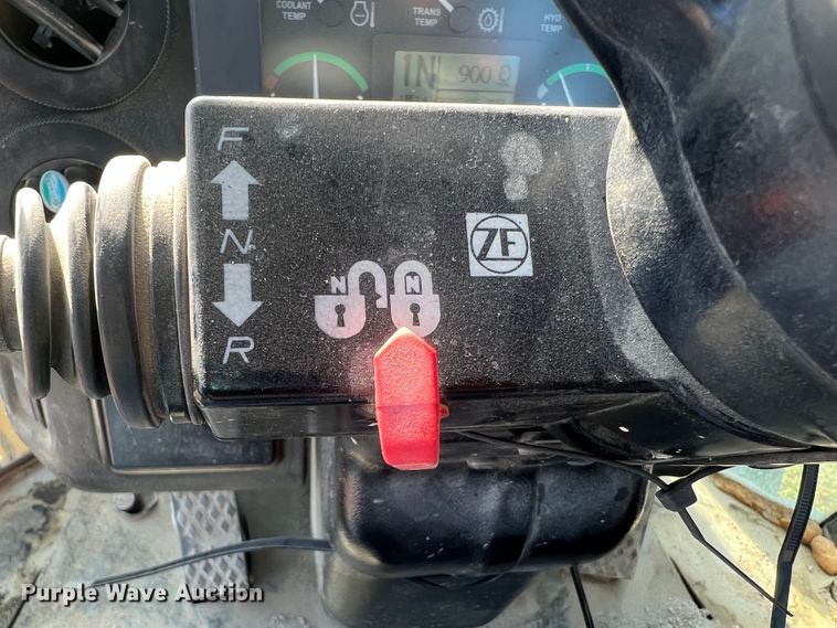 image for item DO8760 2006 John Deere 644J  wheel loader