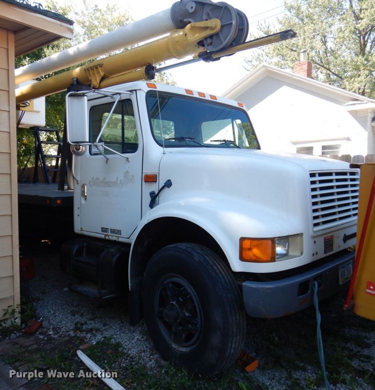 image for item DP0334 1993 International 4900  bucket truck