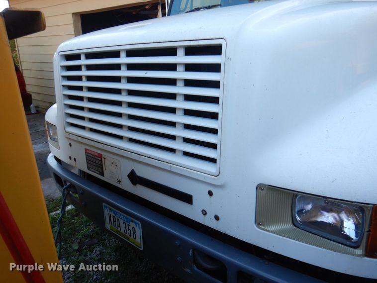 image for item DP0334 1993 International 4900  bucket truck