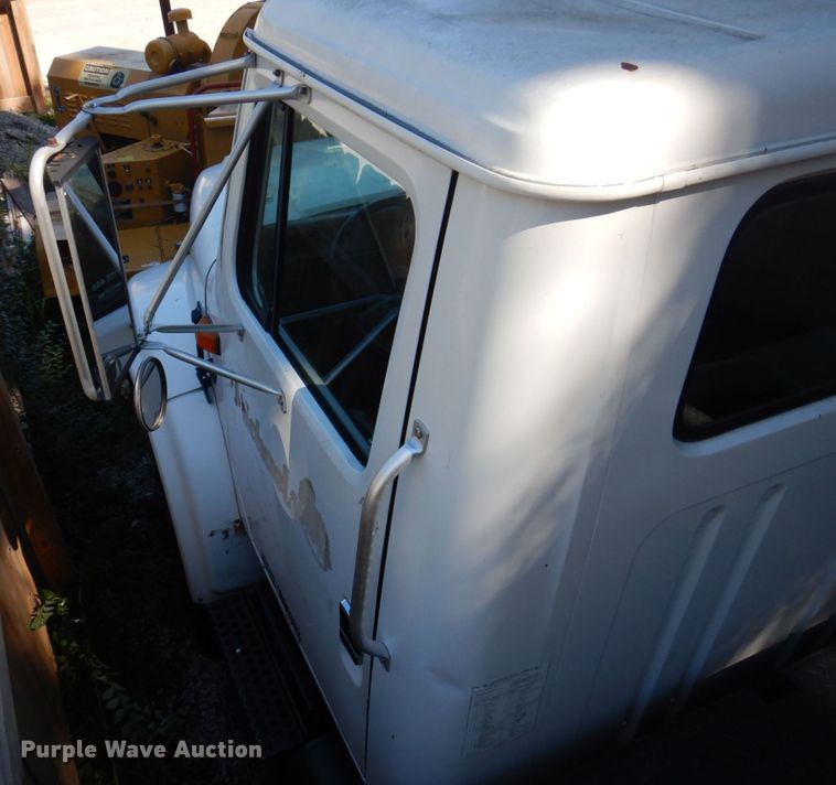 image for item DP0334 1993 International 4900  bucket truck