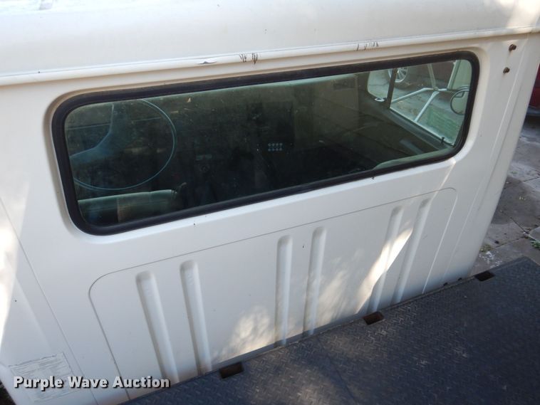 image for item DP0334 1993 International 4900  bucket truck