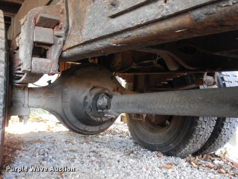 image for item DP0334 1993 International 4900  bucket truck