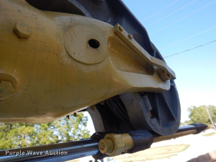 image for item DP0334 1993 International 4900  bucket truck