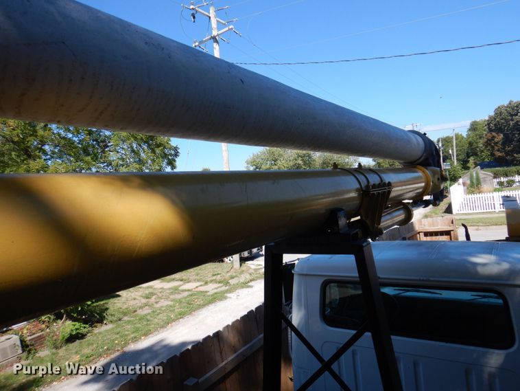 image for item DP0334 1993 International 4900  bucket truck