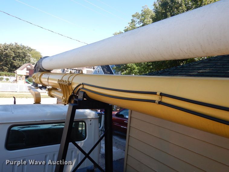 image for item DP0334 1993 International 4900  bucket truck