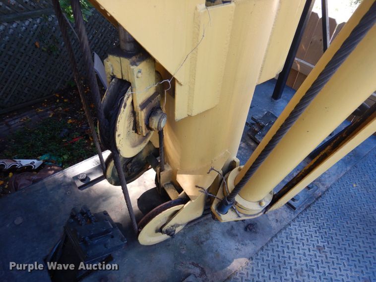 image for item DP0334 1993 International 4900  bucket truck