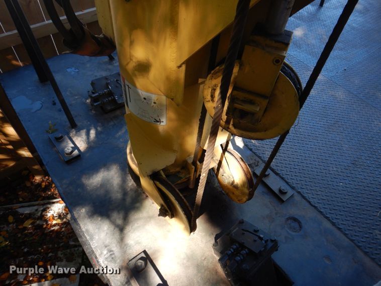 image for item DP0334 1993 International 4900  bucket truck