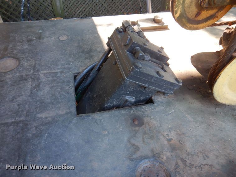 image for item DP0334 1993 International 4900  bucket truck