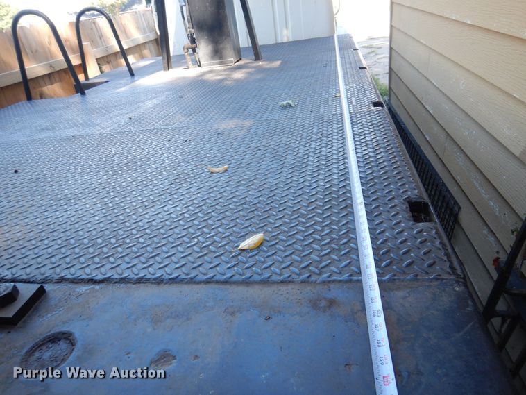 image for item DP0334 1993 International 4900  bucket truck