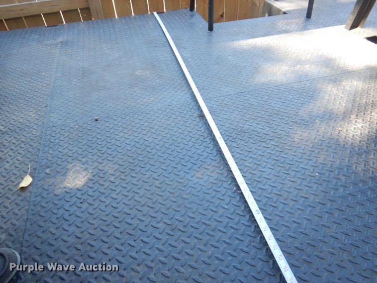 image for item DP0334 1993 International 4900  bucket truck