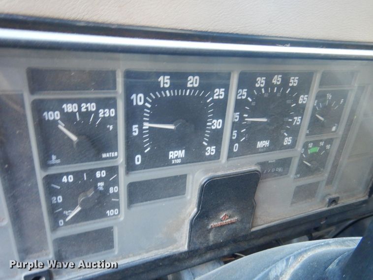 image for item DP0334 1993 International 4900  bucket truck