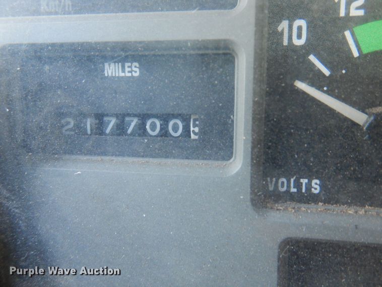 image for item DP0334 1993 International 4900  bucket truck