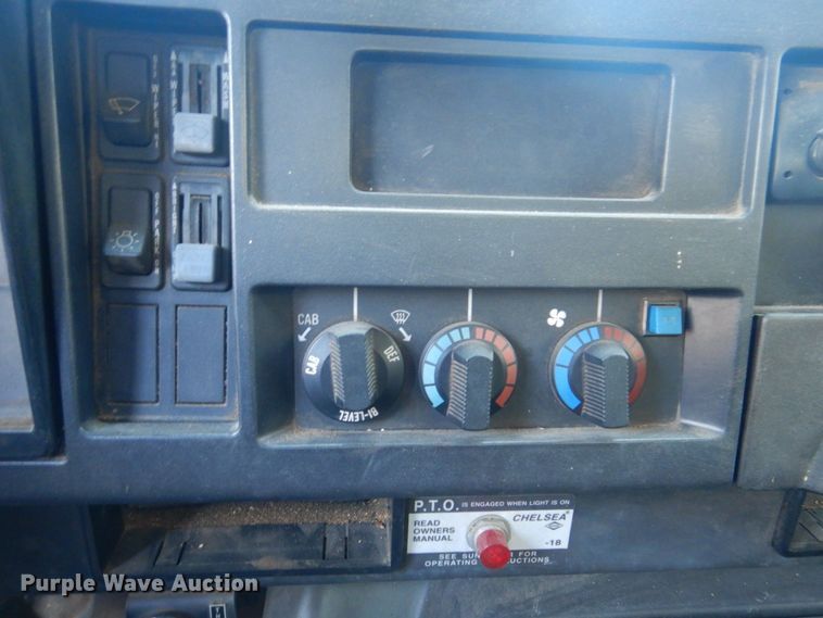 image for item DP0334 1993 International 4900  bucket truck