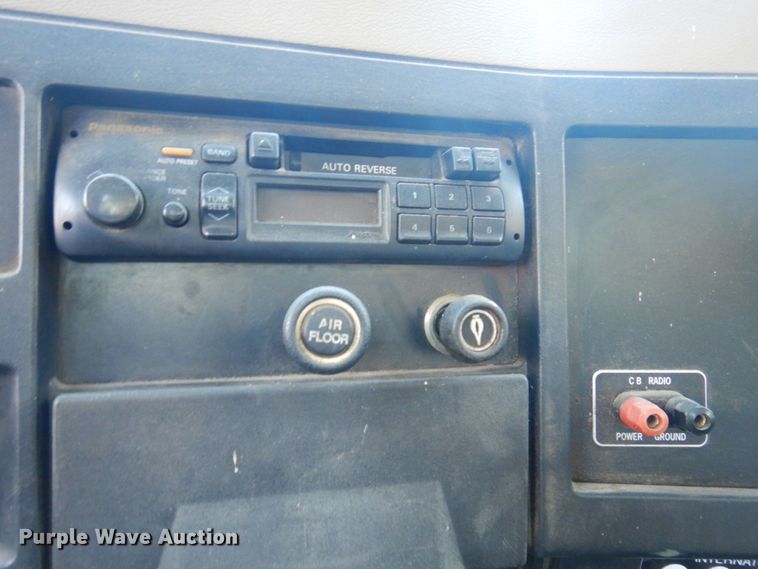 image for item DP0334 1993 International 4900  bucket truck