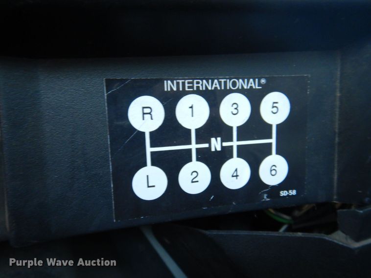 image for item DP0334 1993 International 4900  bucket truck