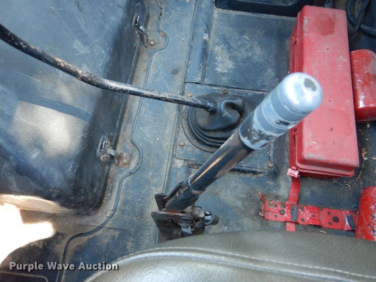 image for item DP0334 1993 International 4900  bucket truck