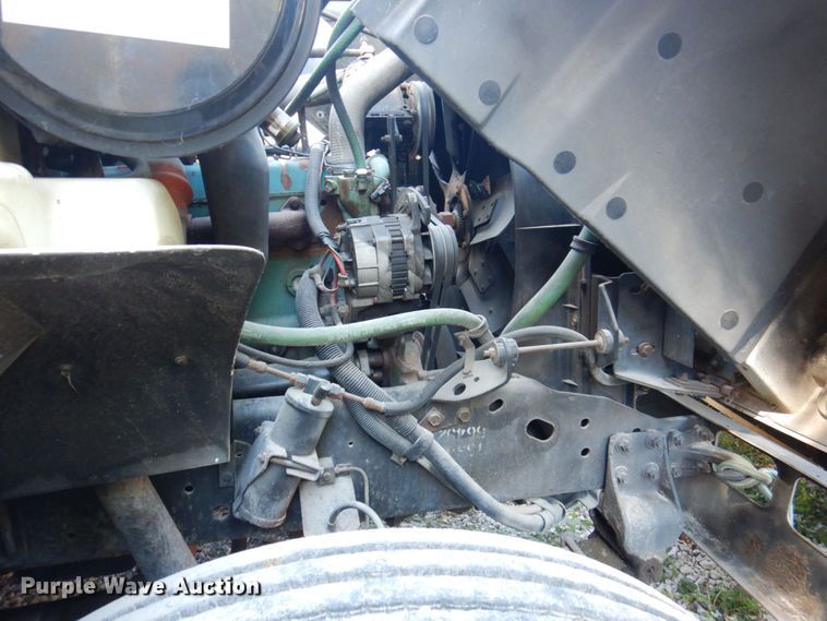 image for item DP0334 1993 International 4900  bucket truck