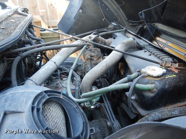 image for item DP0334 1993 International 4900  bucket truck