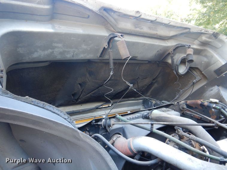 image for item DP0334 1993 International 4900  bucket truck