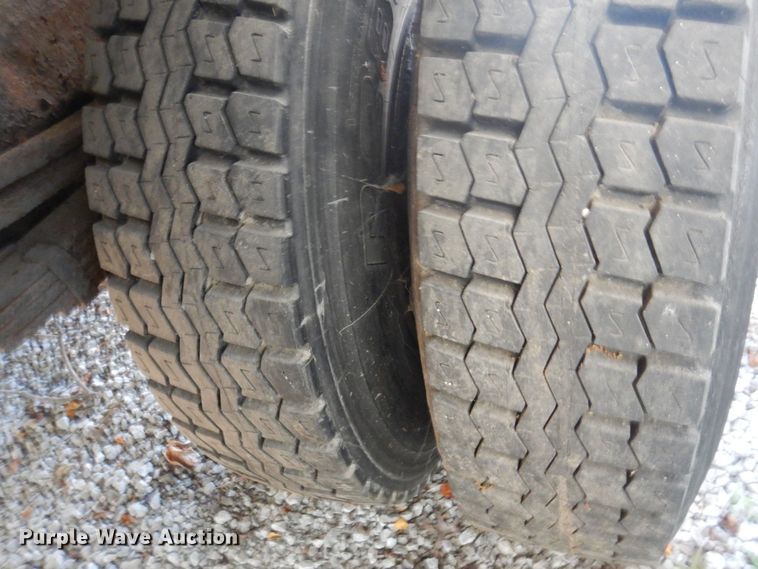 image for item DP0334 1993 International 4900  bucket truck