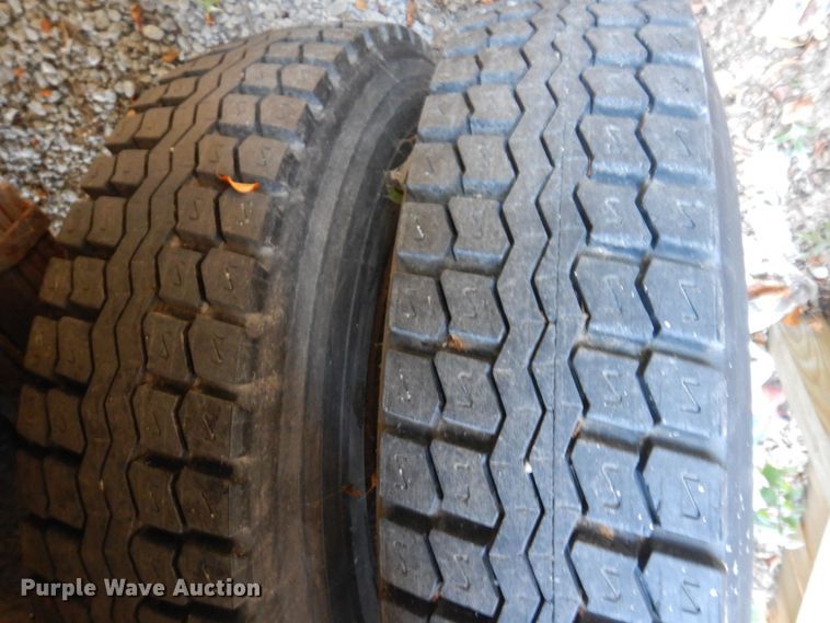 image for item DP0334 1993 International 4900  bucket truck