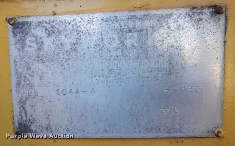 image for item DP0334 1993 International 4900  bucket truck