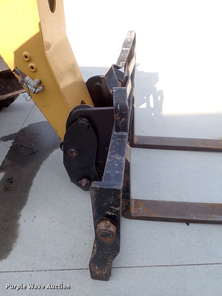 image for item DQ2902 Caterpillar TL1055  telehandler