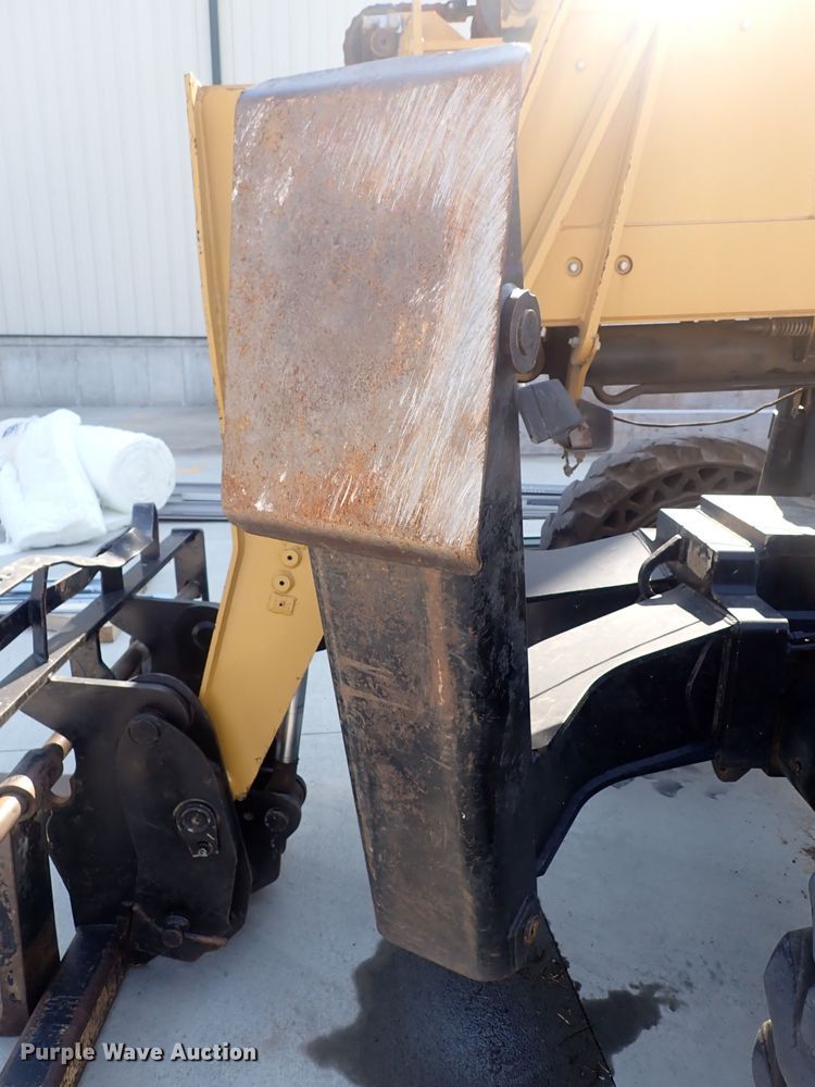 image for item DQ2902 Caterpillar TL1055  telehandler