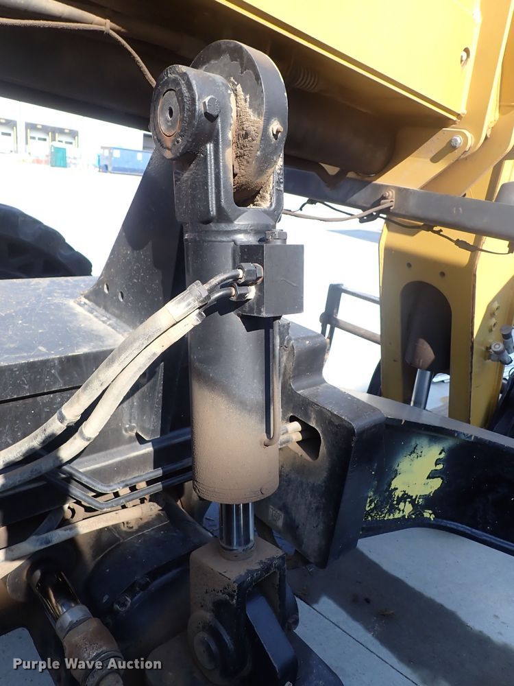 image for item DQ2902 Caterpillar TL1055  telehandler